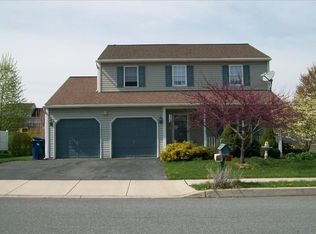 9 Primrose Ln, Sinking Spring, PA 19608