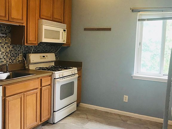 4th image of 1805D William St #213