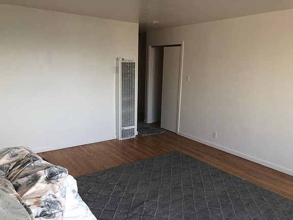 3rd image of 812 Bay St APT 4