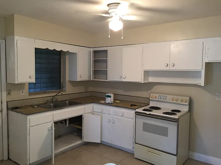806 NW 15th Ave — Photo 12