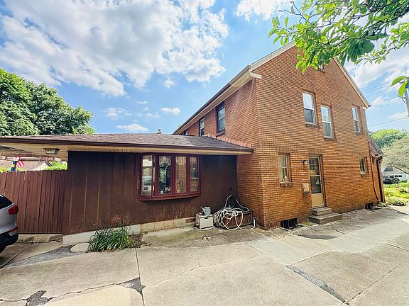 2nd image of 901 Parkview Ave