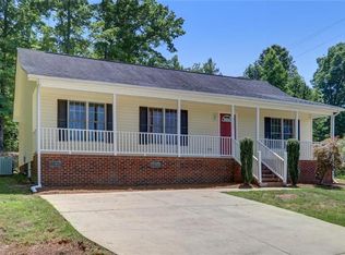 2524 Strawberry Ln, Randleman, NC 27317