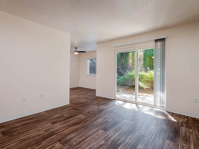 Fernwood | 1x1 Living and Dining Room