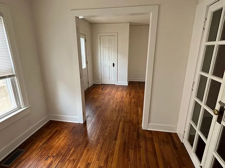 1005 E Wylie St — Photo 17