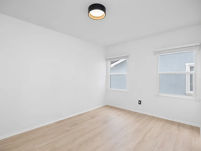 340 Avenue F — Photo 13