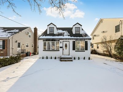 223 Pershing Parkway, Mineola, NY, 11501