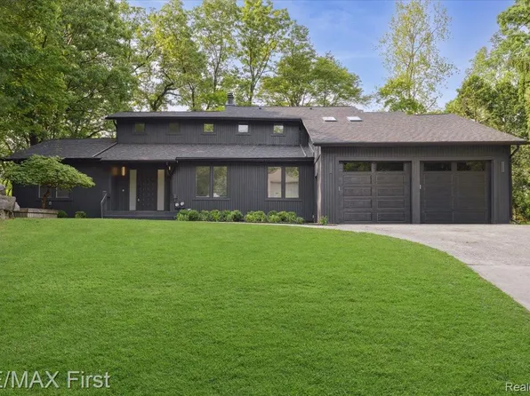 3091 Arns Ct, Oakland, MI 48363