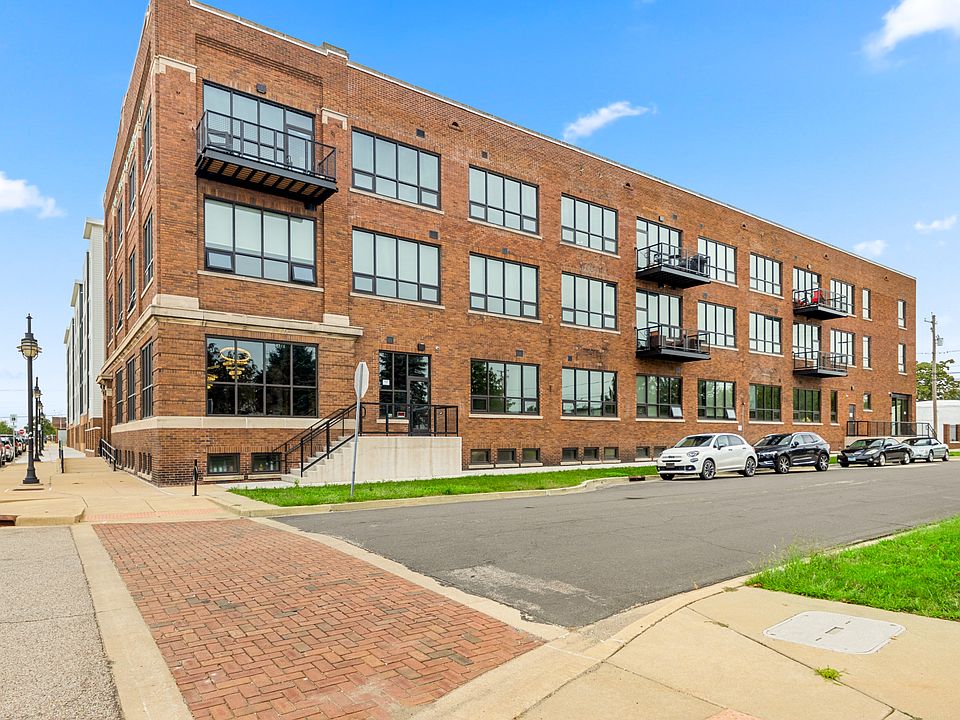 1st image of 1001 SW Adams St #206