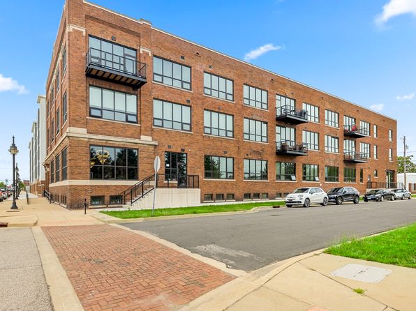 1001 SW Adams St #206