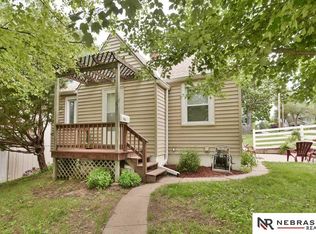 6904 Binney St, Omaha, NE 68104