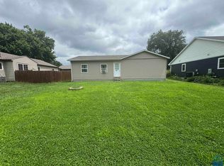304 S 5th St, Mapleton, IA 51034