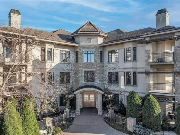 4901 W 133rd St #201, Leawood, KS 66211