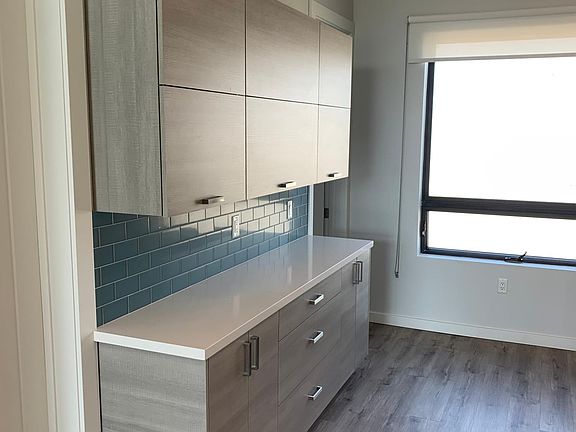 5th image of 524 Burlingame Ave #B
