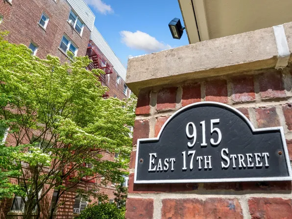 915 East 17th Street image 13 of 16
