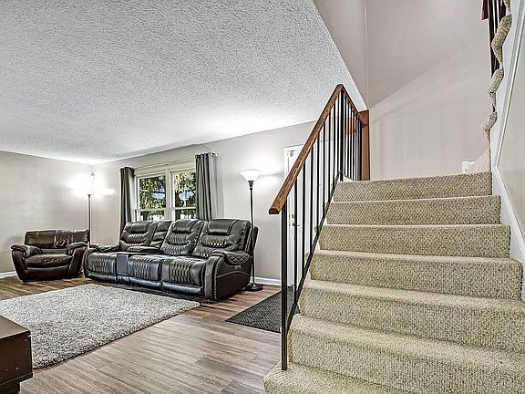 5th image of 15340 Holly Ct #7D