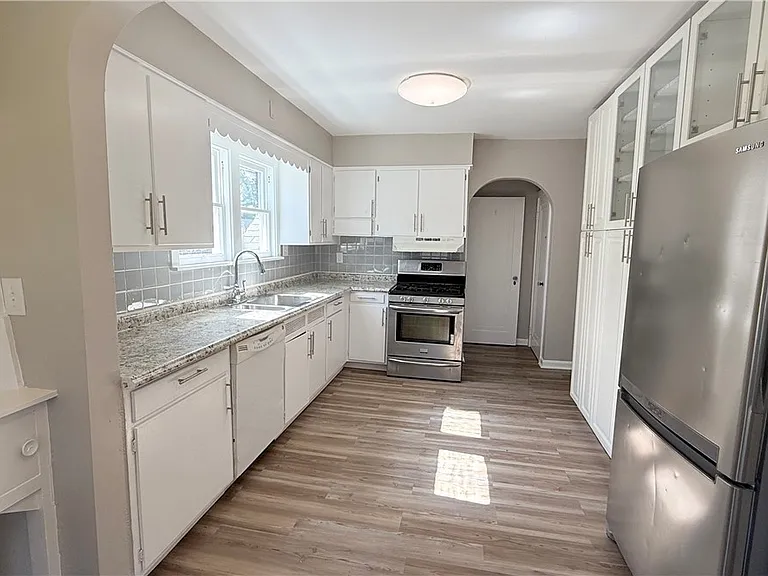 721 Polk Ave — Photo 7