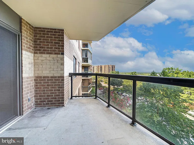 8350 Greensboro Dr #422 — Photo 27