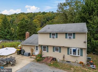 90 Woodside Ln, Boyertown, PA 19512