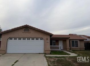 321 Calle Pinuelas, Delano, CA 93215