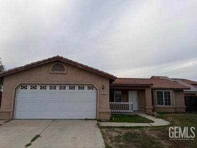 321 Calle Pinuelas, Delano, CA, 93215