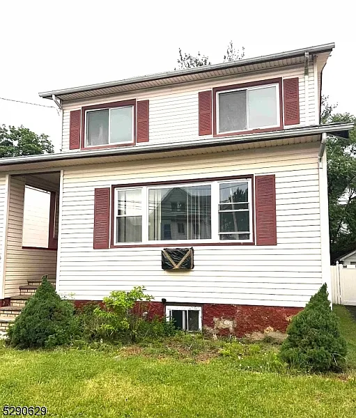 130 Howard Ave photo 1