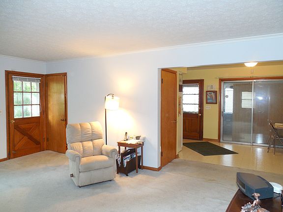 4th image of 187 Desantis Dr