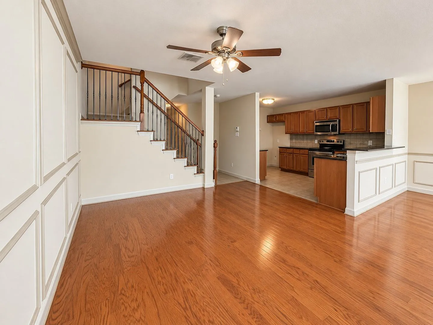 Gorgeous 3 bedroom Townhome for rent in Euless! — Photo 4
