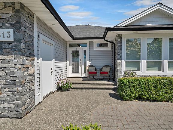 2nd image of 2613 Sunderland Rd