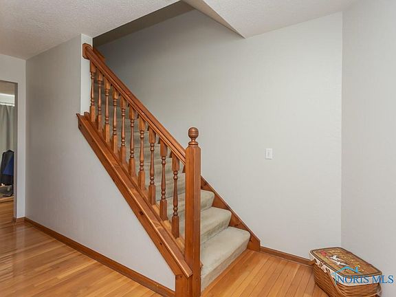 3rd image of 26454 Oak Meadow Dr W