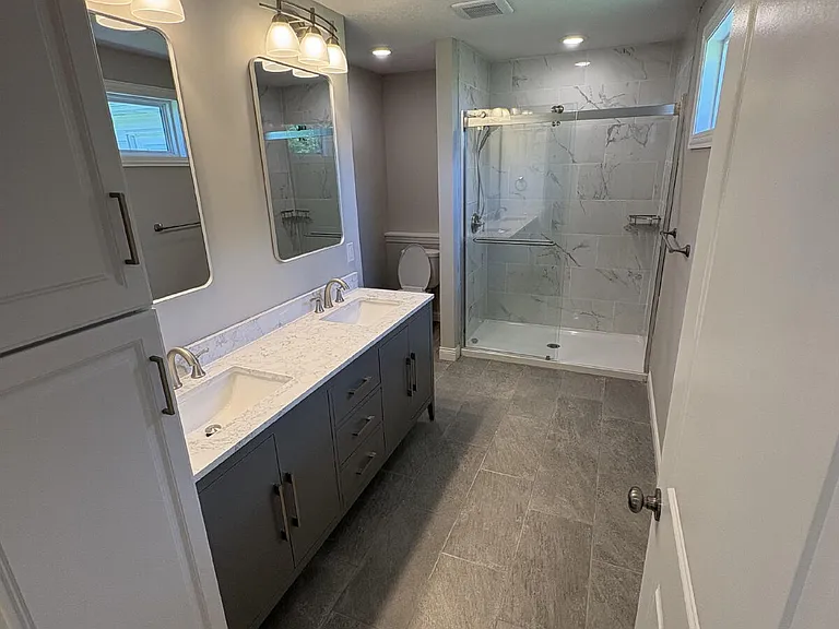 2211 E Walnut St — Photo 8