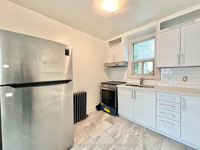 15 Stavebank Rd N #4 — Photo 2