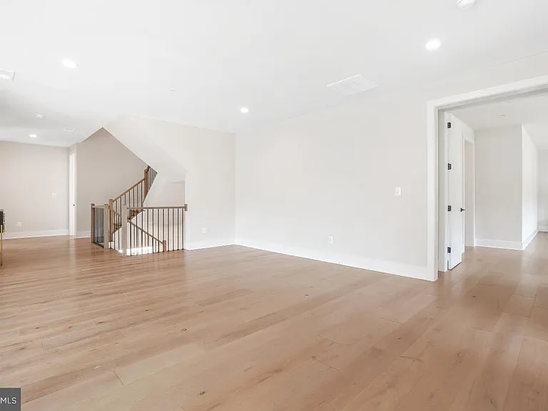 12321 Potomac Hunt Rd — Photo 36