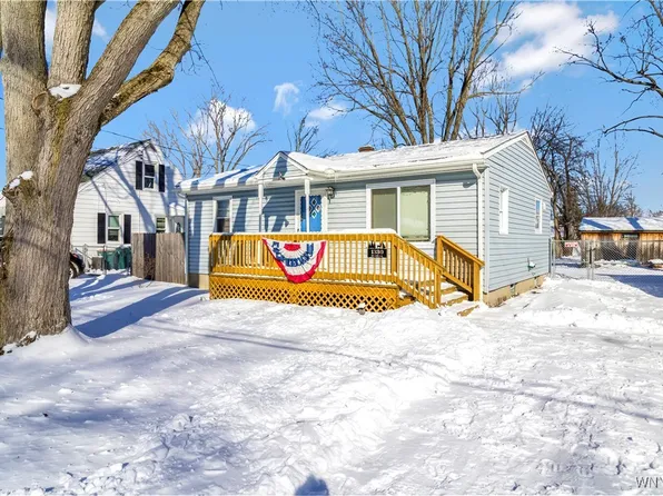 1330 Sisson Dr, North Tonawanda, NY 14120
