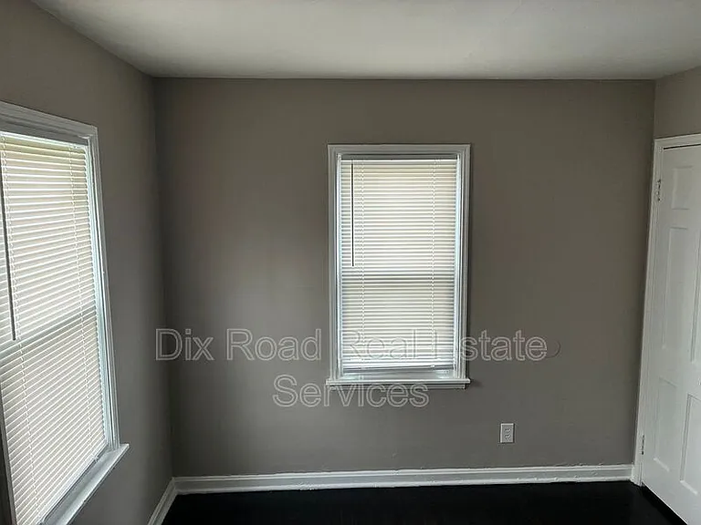729 Cleverly Rd — Photo 15