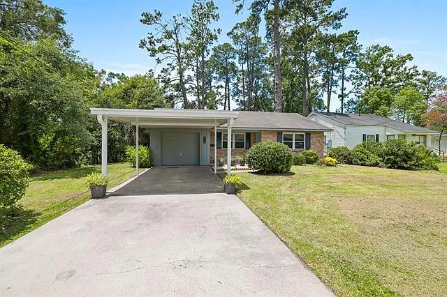 3 bed, 2.0 bath, 1685 sqft, $1,900 — Photo 2