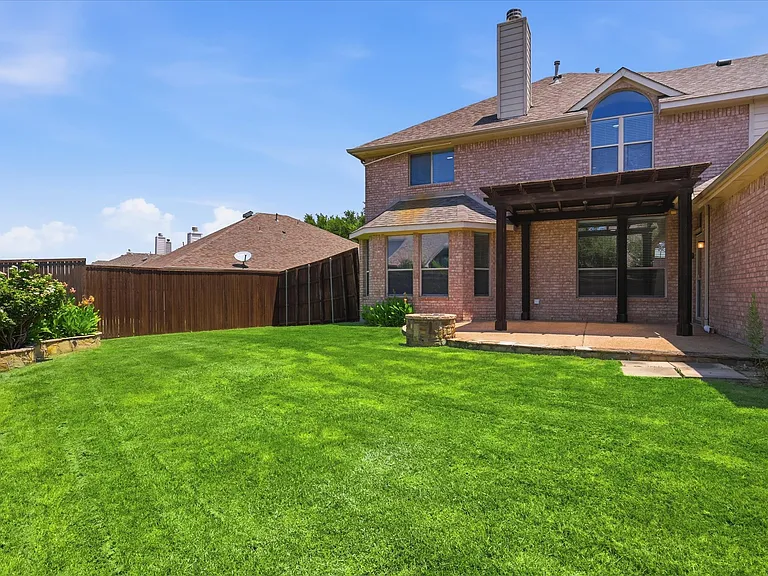 8401 Shakespeare Ln — Photo 4