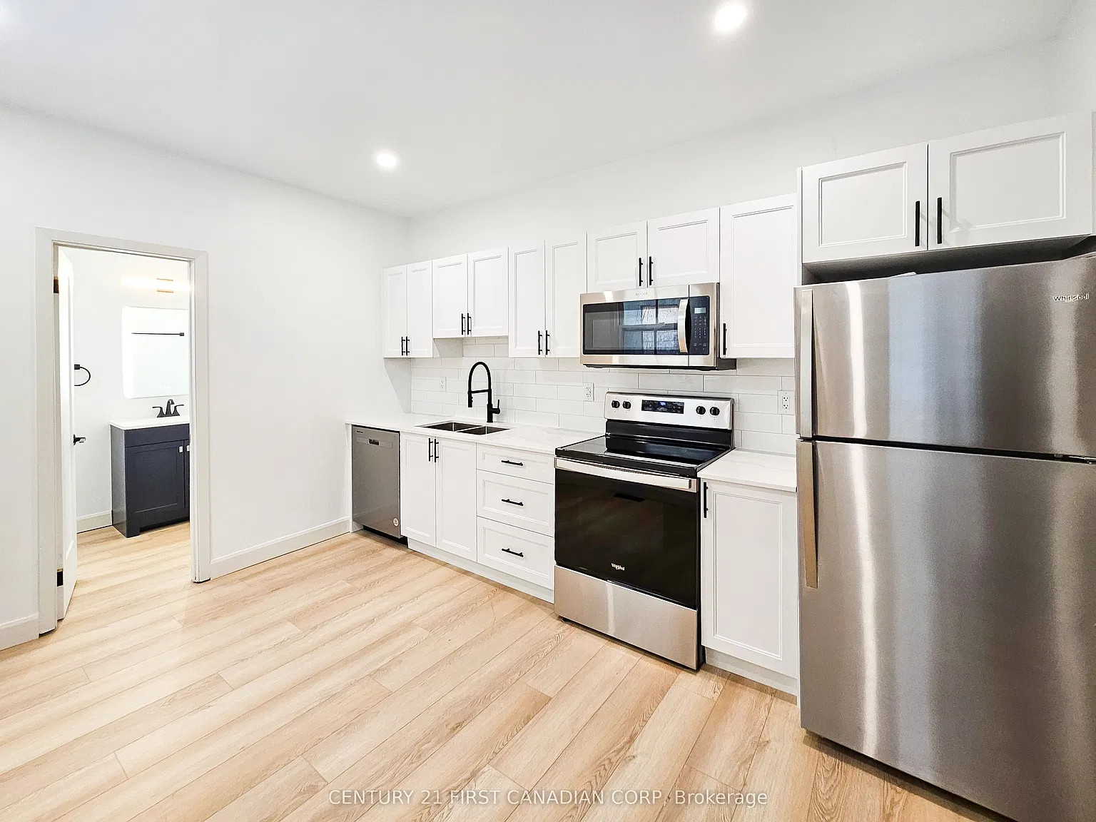859 Dundas St — Photo 4