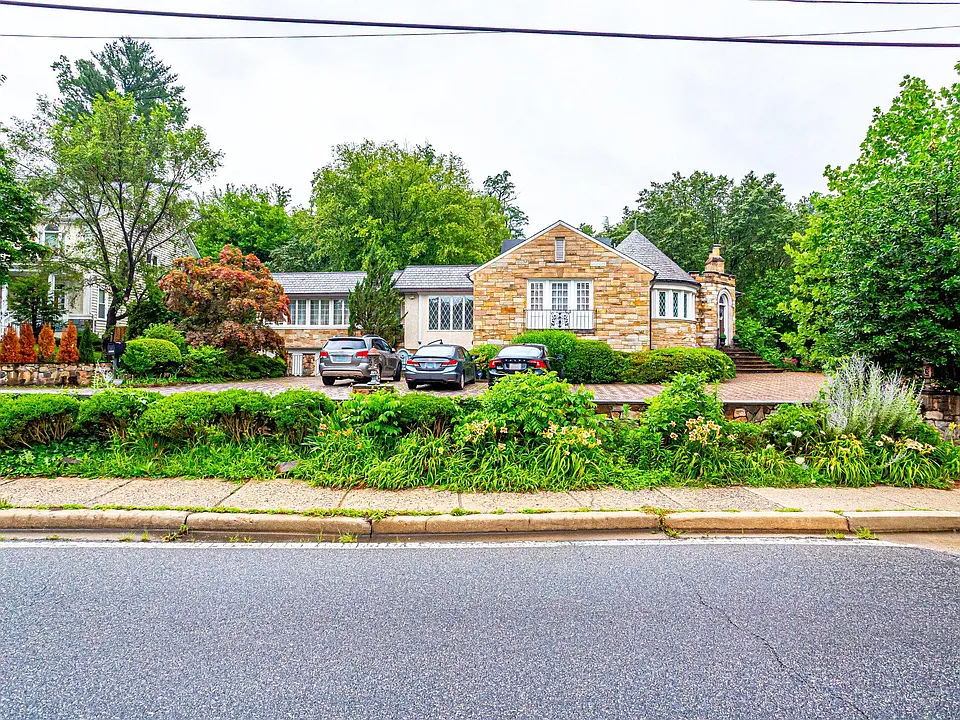 8212 Old Georgetown Rd