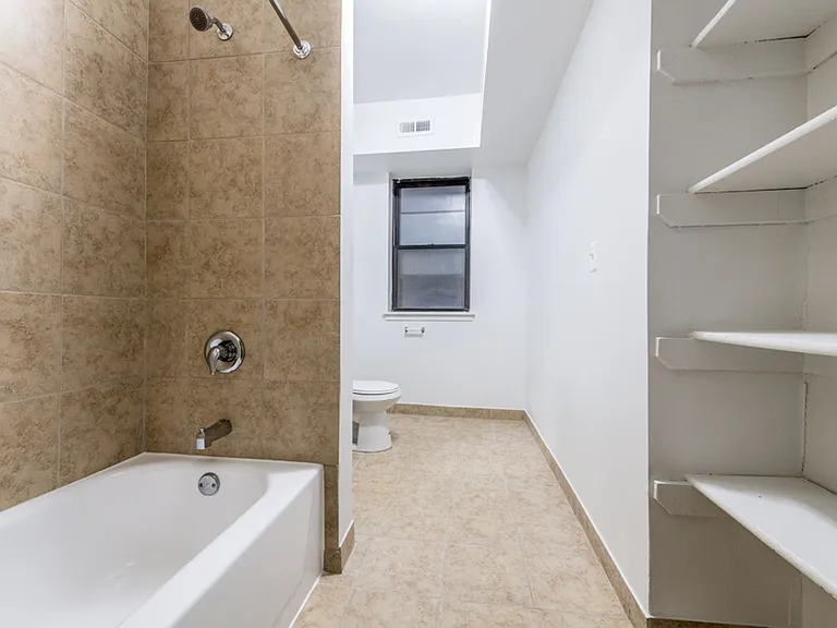 5046 S Champlain Ave — Photo 2