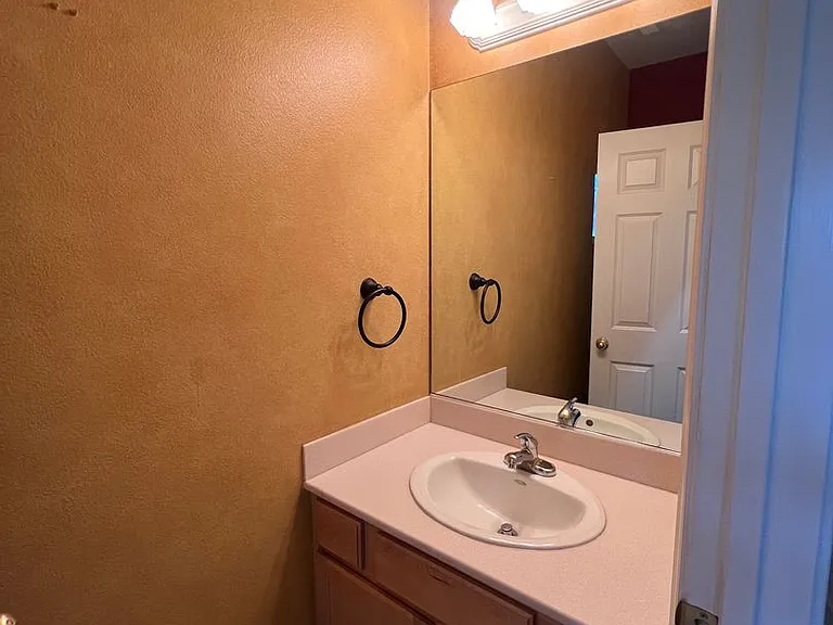 1678 N Highway 395 #28 — Photo 11