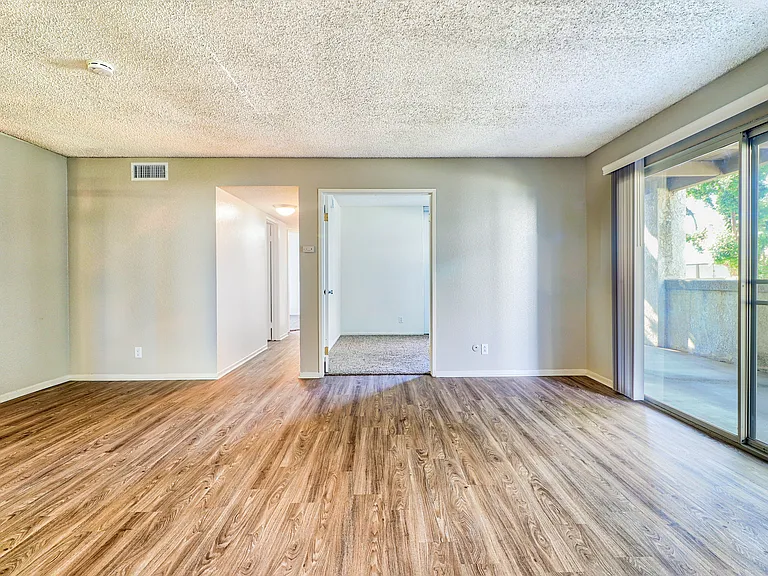 Monterey Villas — Photo 18