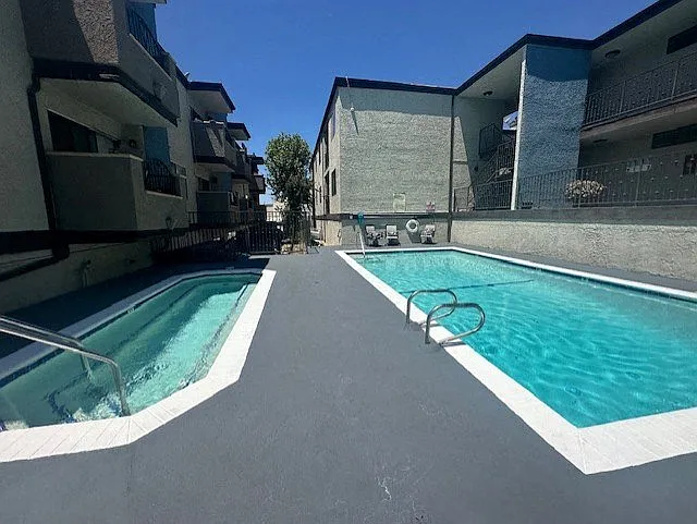 Chateau Woodley Hart Apartments — Photo 1