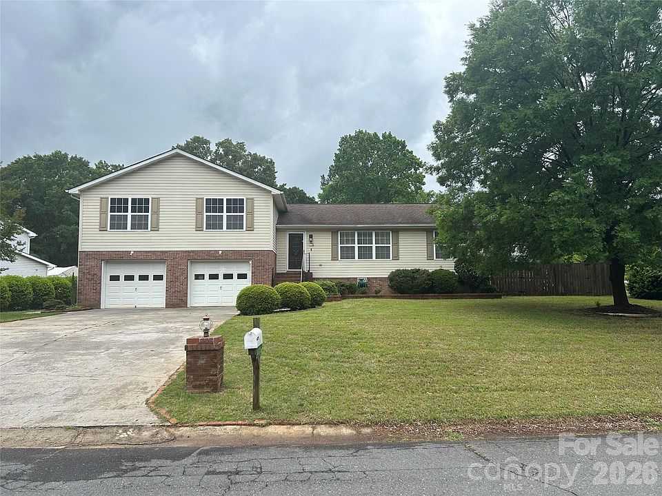 1st image of 323 Swampfox Dr