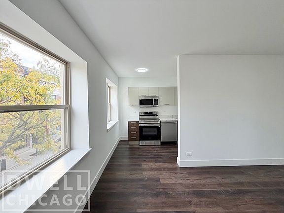 2nd image of 1500 W Hollywood Ave #301
