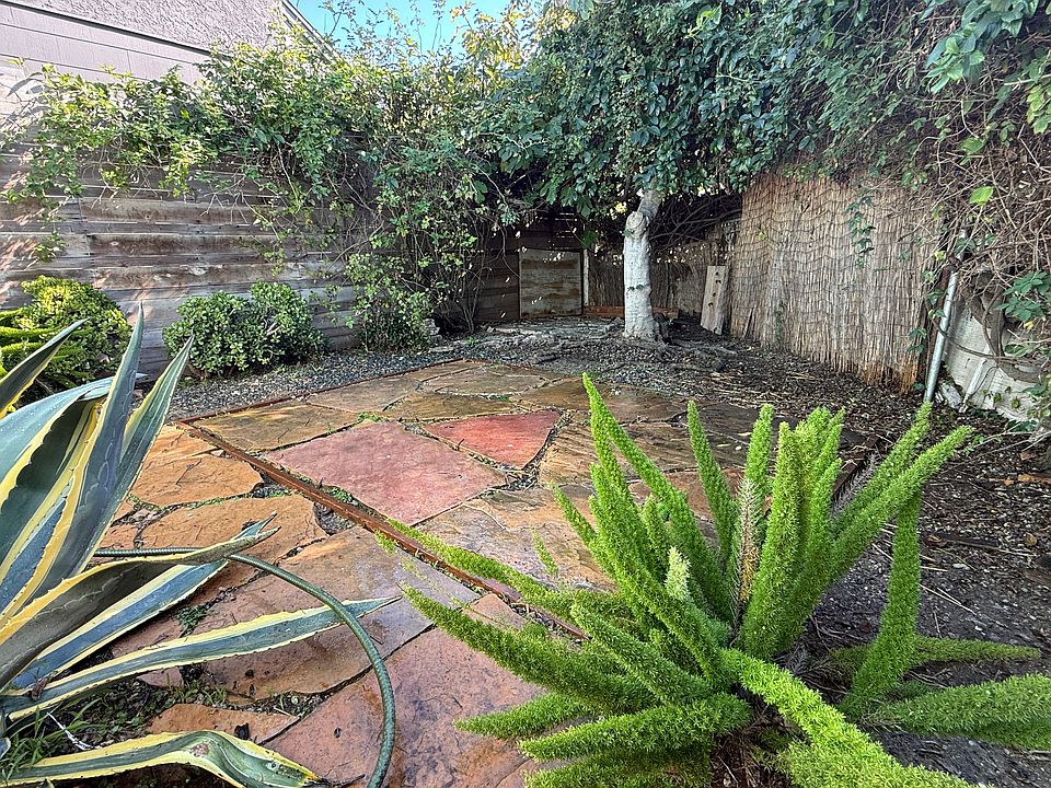 Private Yard and Patio - Fully Fenced and gated