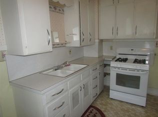 140 Rhey St, Waterloo, IA 50703