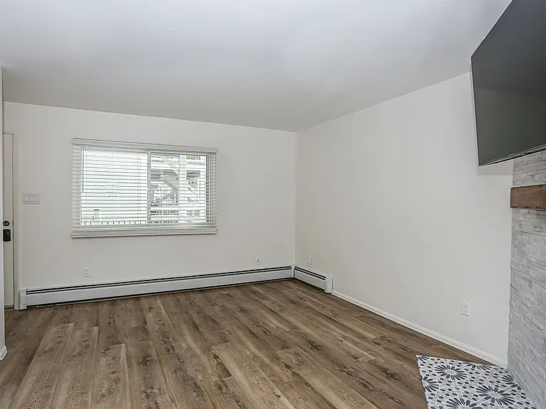 412 S Main St #223 — Photo 8