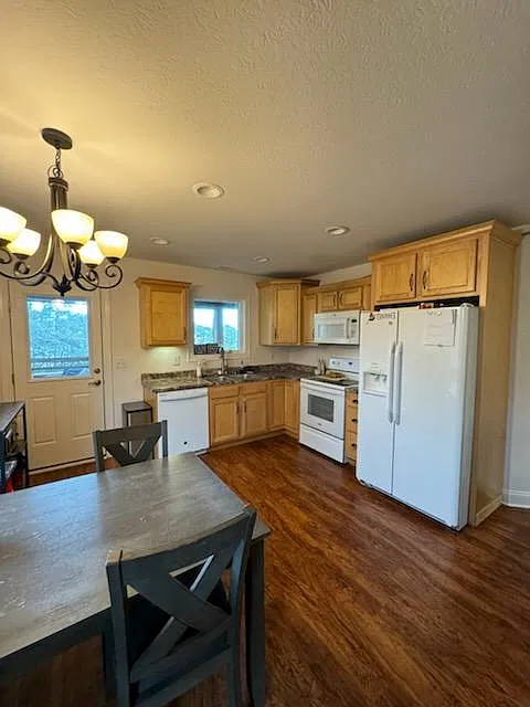 4 bed, 1816 sqft, $3,000 — Photo 3
