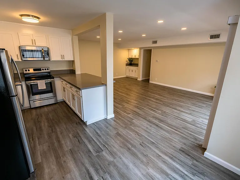 7244 Hillside Ave — Photo 9