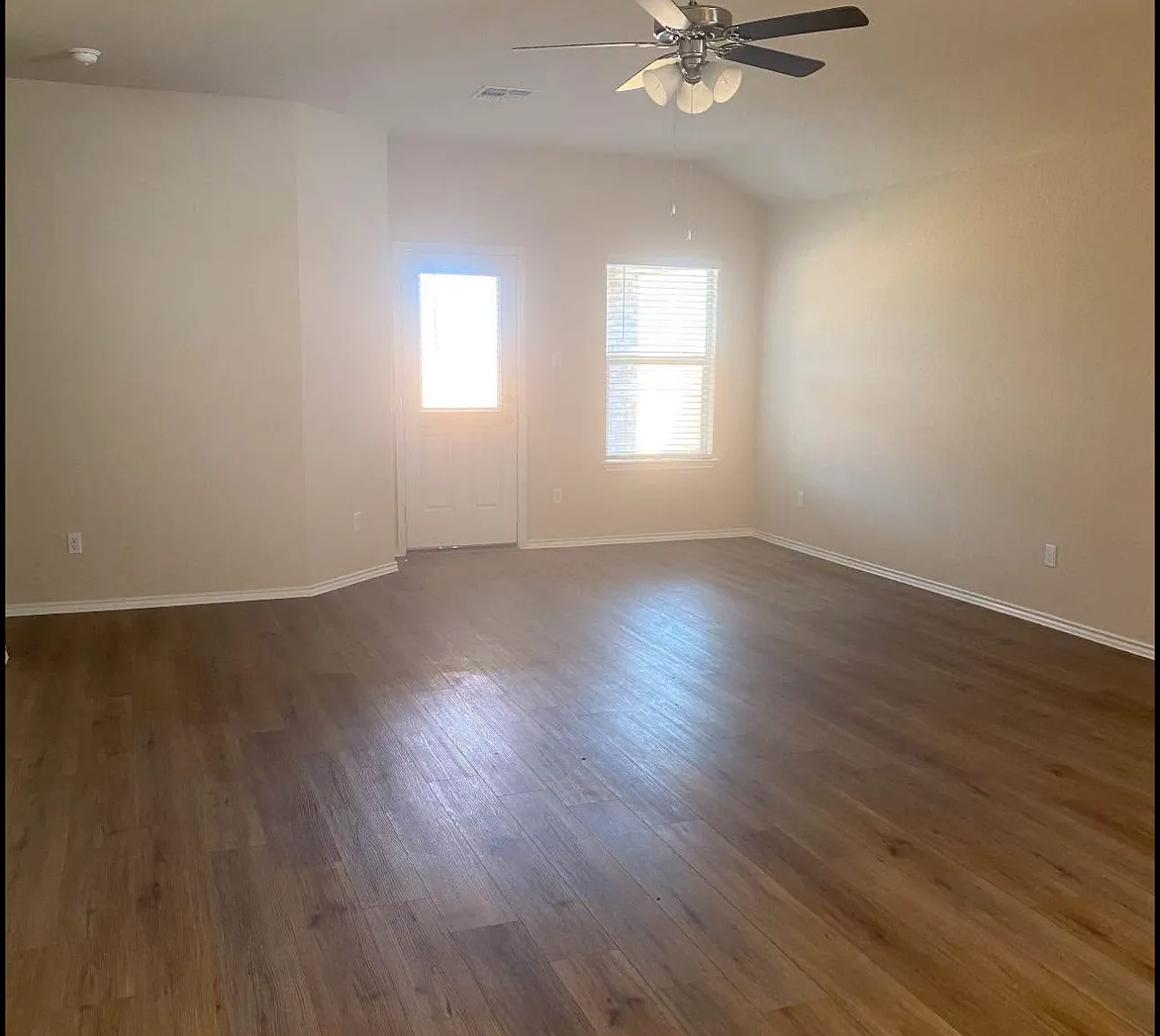 3 bed, 2150 sqft, $2,300 — Photo 4